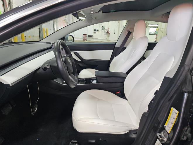 Used 2019 Tesla Model 3 Standard Range image 8
