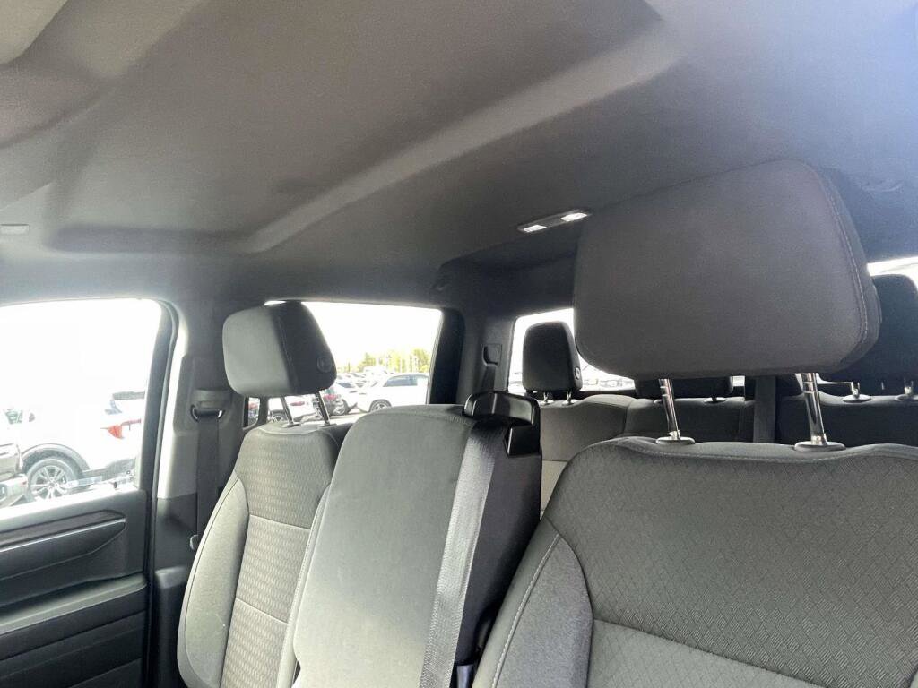 Used 2022 Chevrolet Silverado 1500 LT AWD/4WD image 5