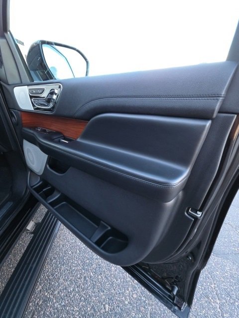 Used 2020 Lincoln Navigator Reserve image 27
