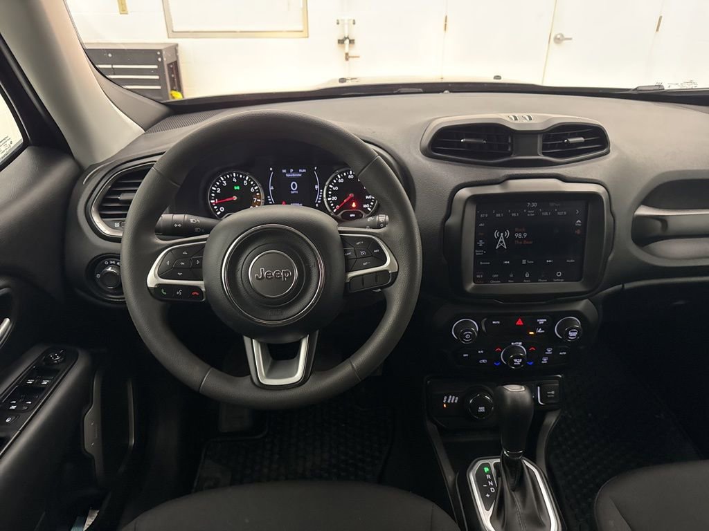 Used 2023 Jeep Renegade Latitude image 16