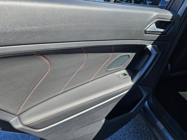 Used 2024 Volkswagen Tiguan Wolfsburg Edition image 22