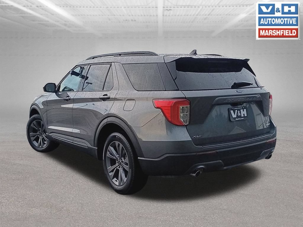 Used 2024 Ford Explorer XLT w/ Equipment Group 202A AWD/4WD image 25