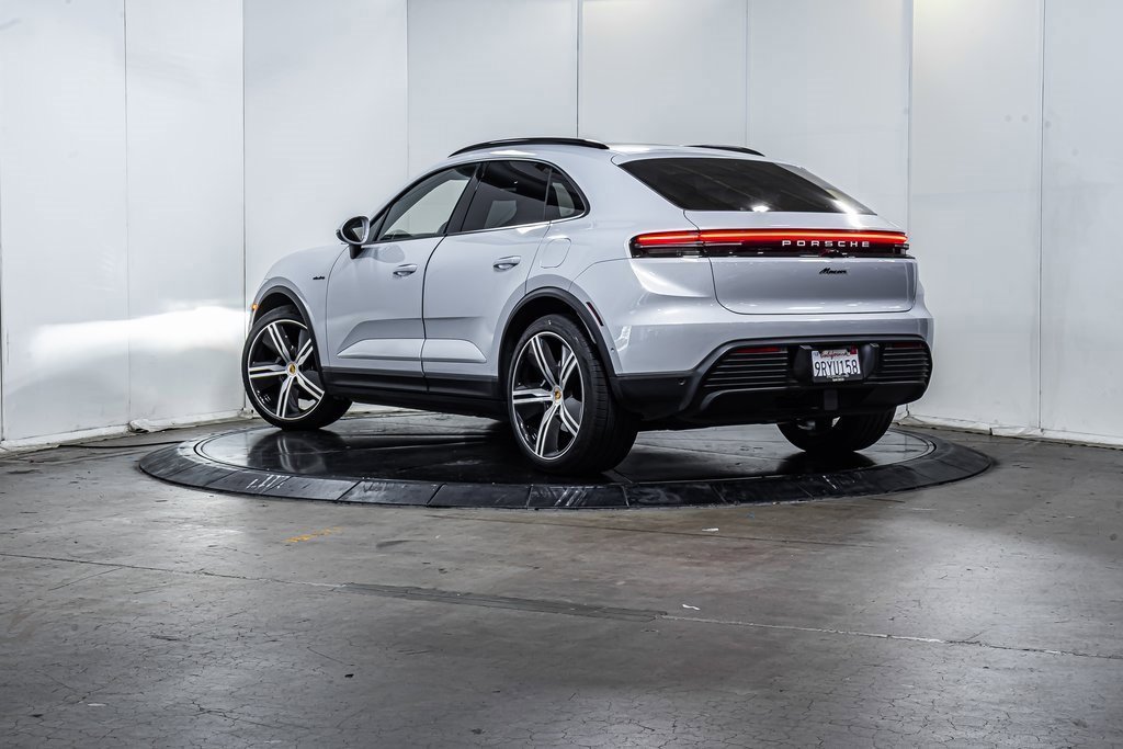 Certified 2025 Porsche Macan Electric image 3