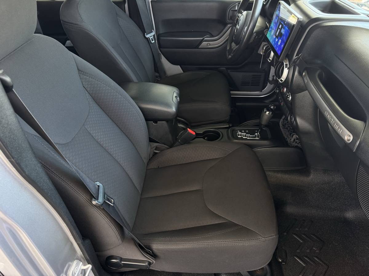 Used 2015 Jeep Wrangler Unlimited Sport AWD/4WD image 20
