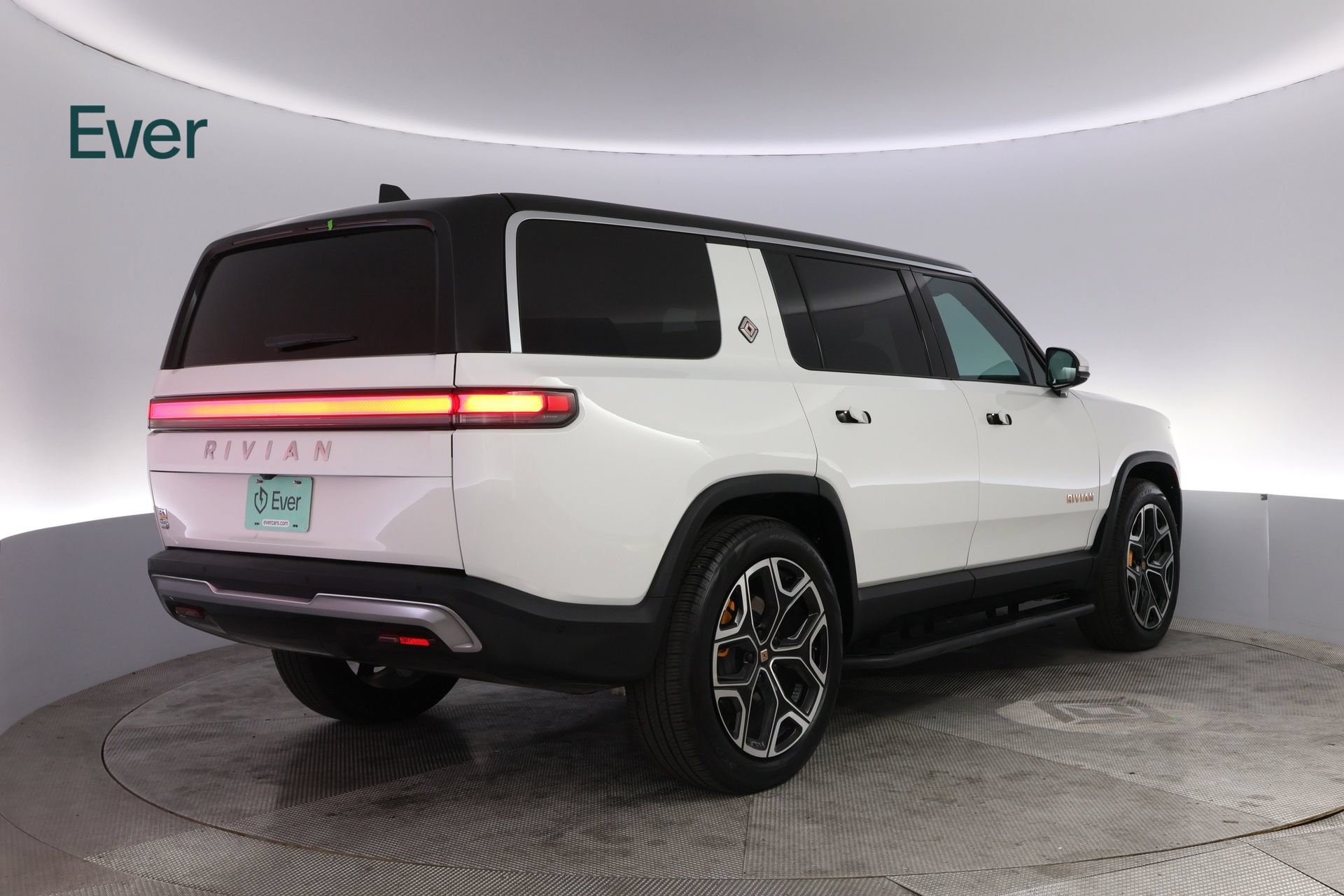 Used 2023 Rivian R1S Adventure AWD/4WD image 3