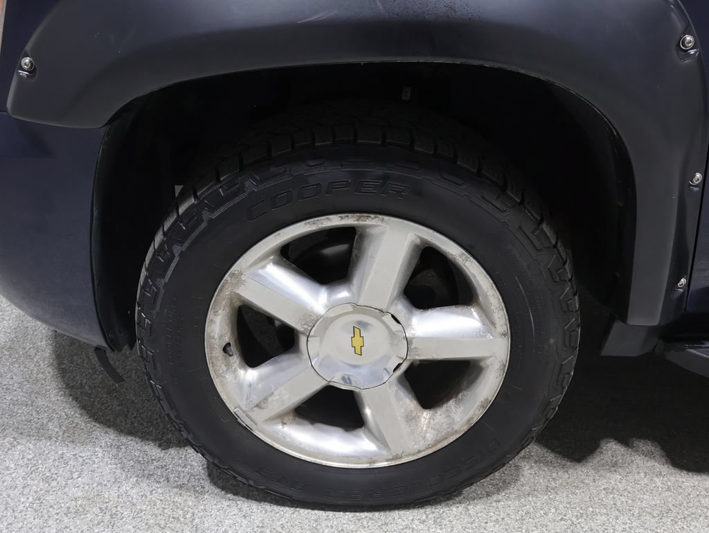 Used 2008 Chevrolet Avalanche LTZ w/ LTZ Preferred Equipment Group AWD/4WD image 9