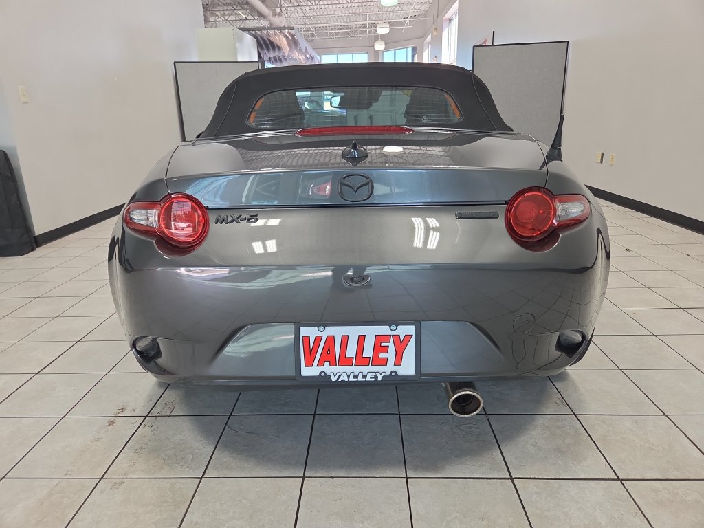 Used 2021 MAZDA MX-5 Miata Grand Touring RWD image 10