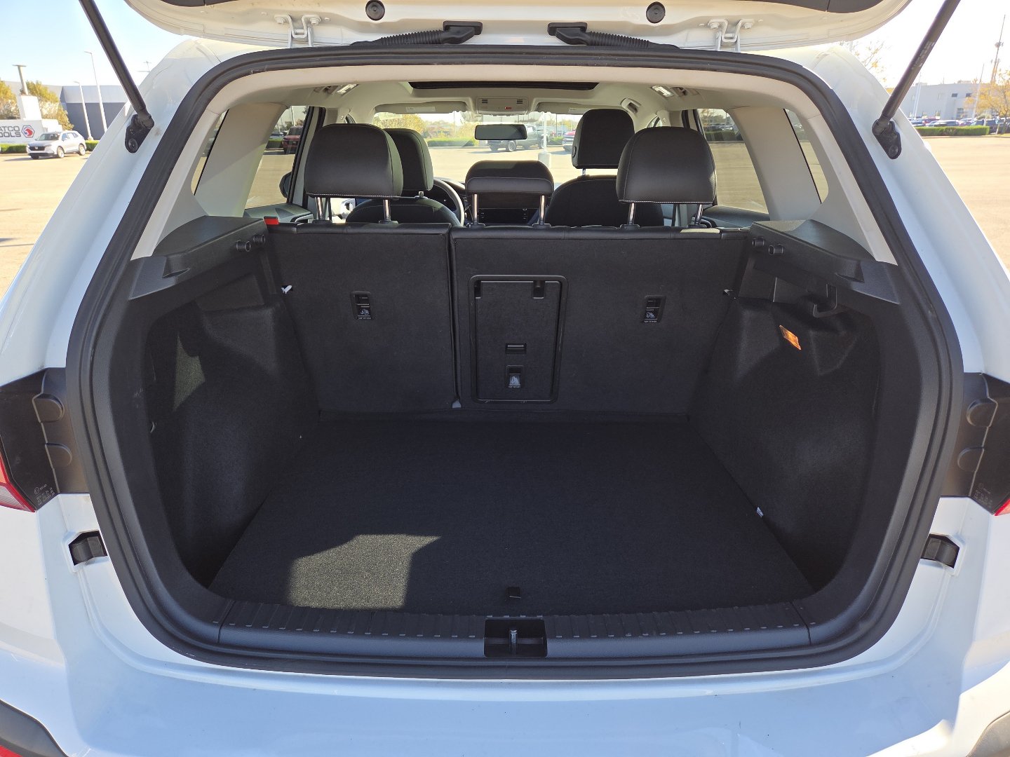 Used 2022 Volkswagen Taos SE FWD image 19