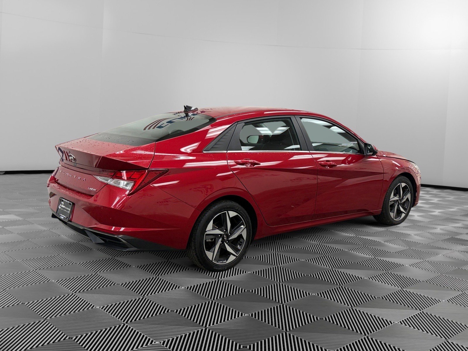 Certified 2023 Hyundai Elantra Limited w/ Preferred Accessory Package image 5