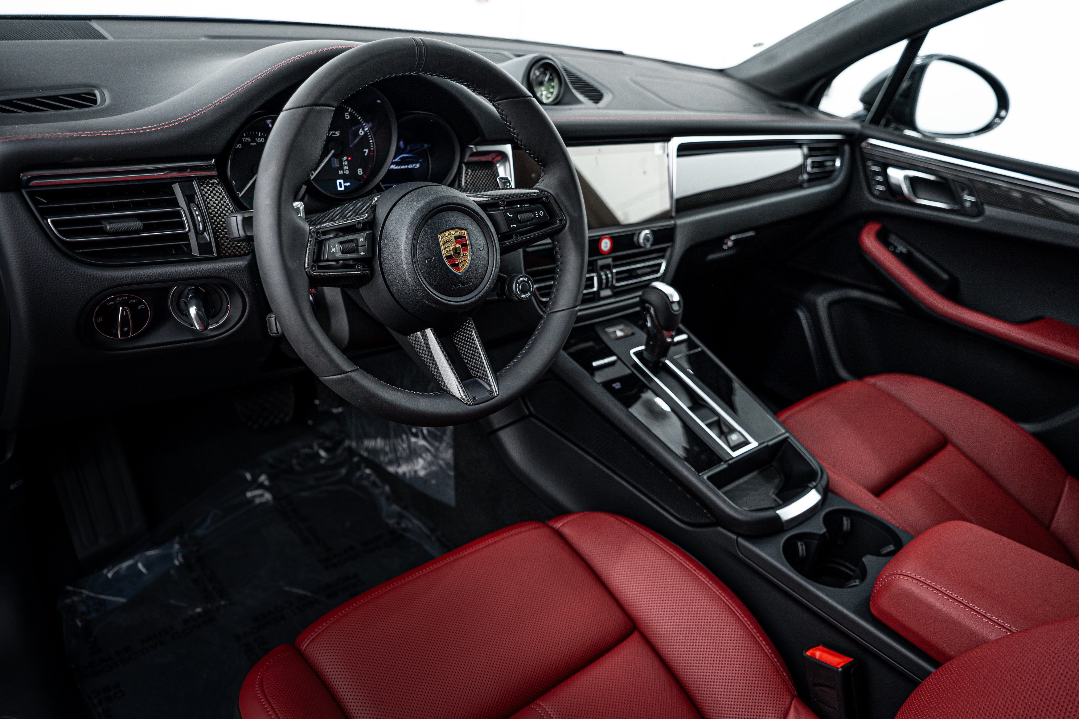 New 2025 Porsche Macan GTS image 4