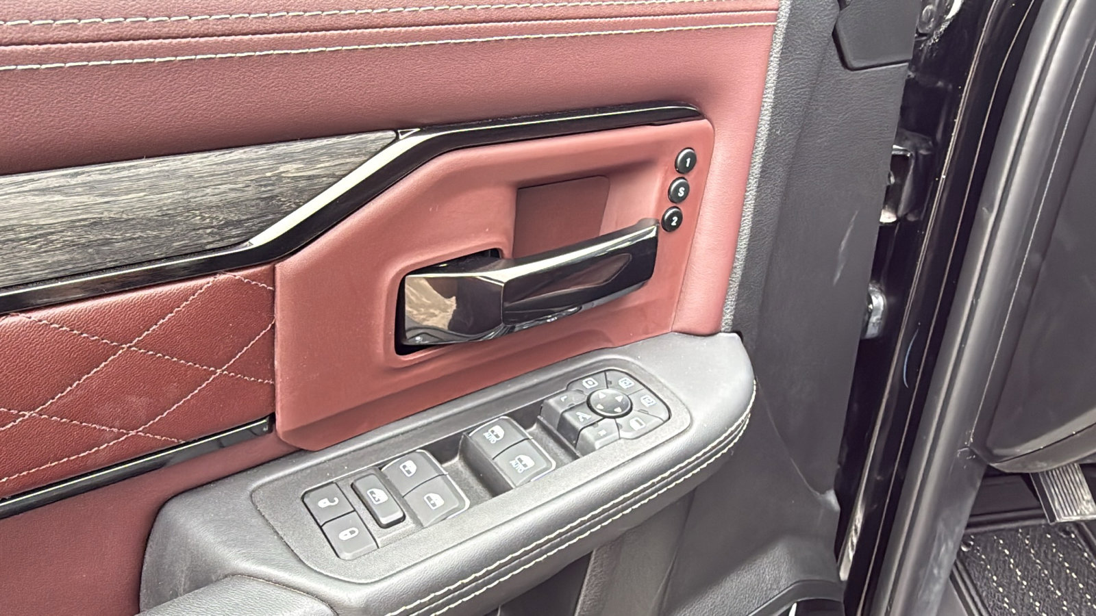 New 2025 RAM 2500 Limited AWD/4WD image 10
