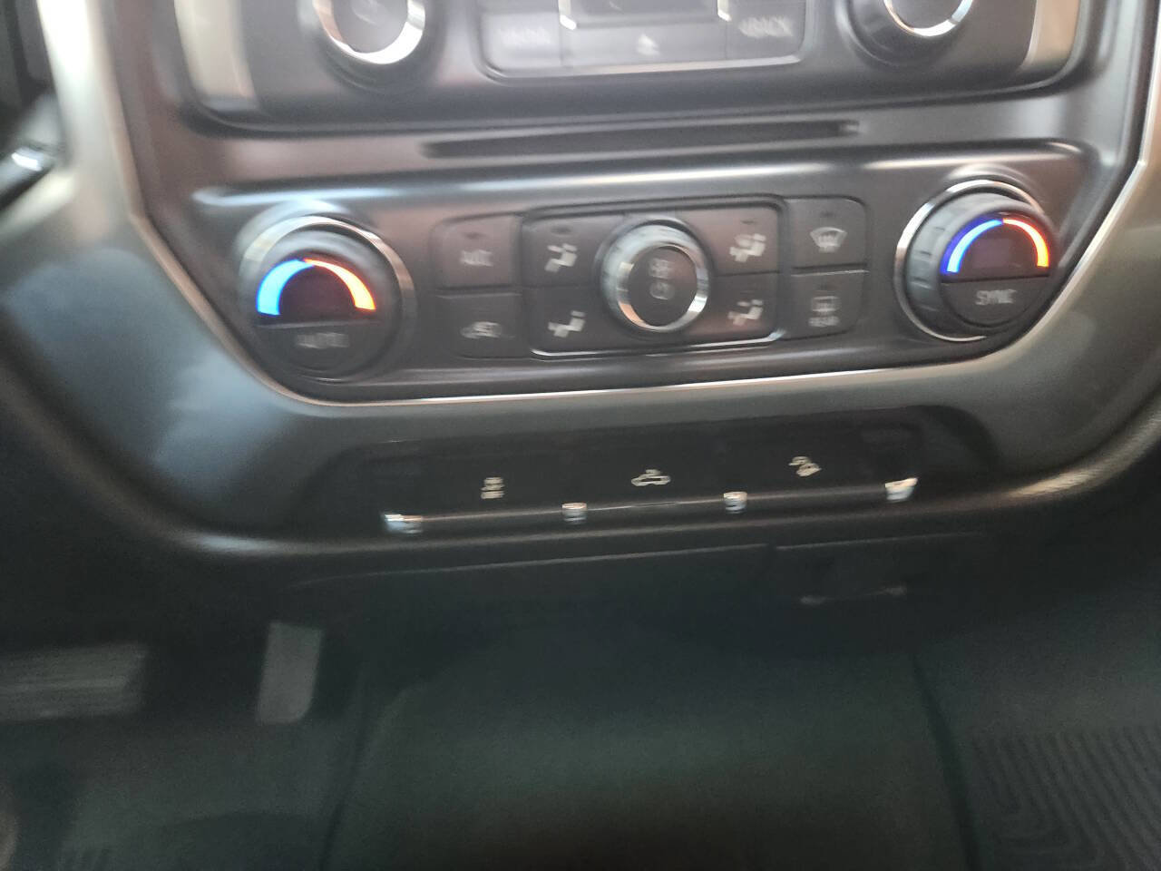 Used 2018 Chevrolet Silverado 1500 LT w/ All Star Edition image 18