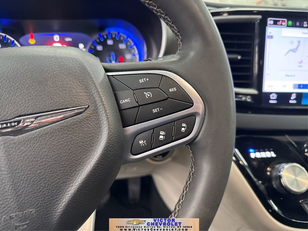 Used 2024 Chrysler Pacifica Touring-L image 29