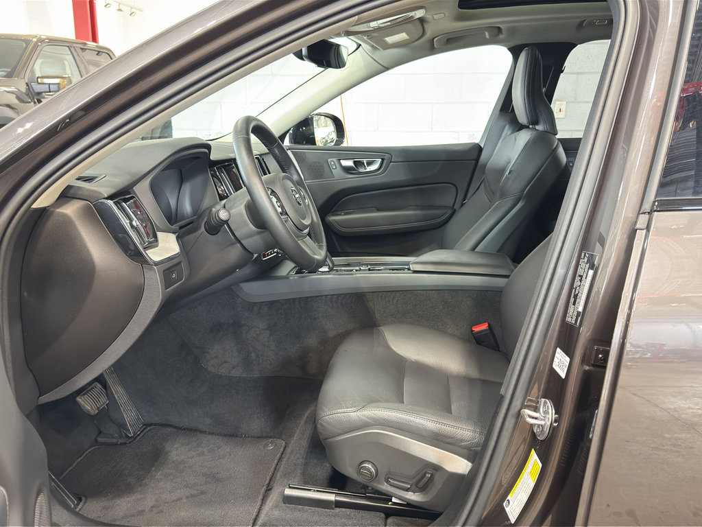 Used 2025 Volvo XC60 B5 Plus w/ Climate Package image 12