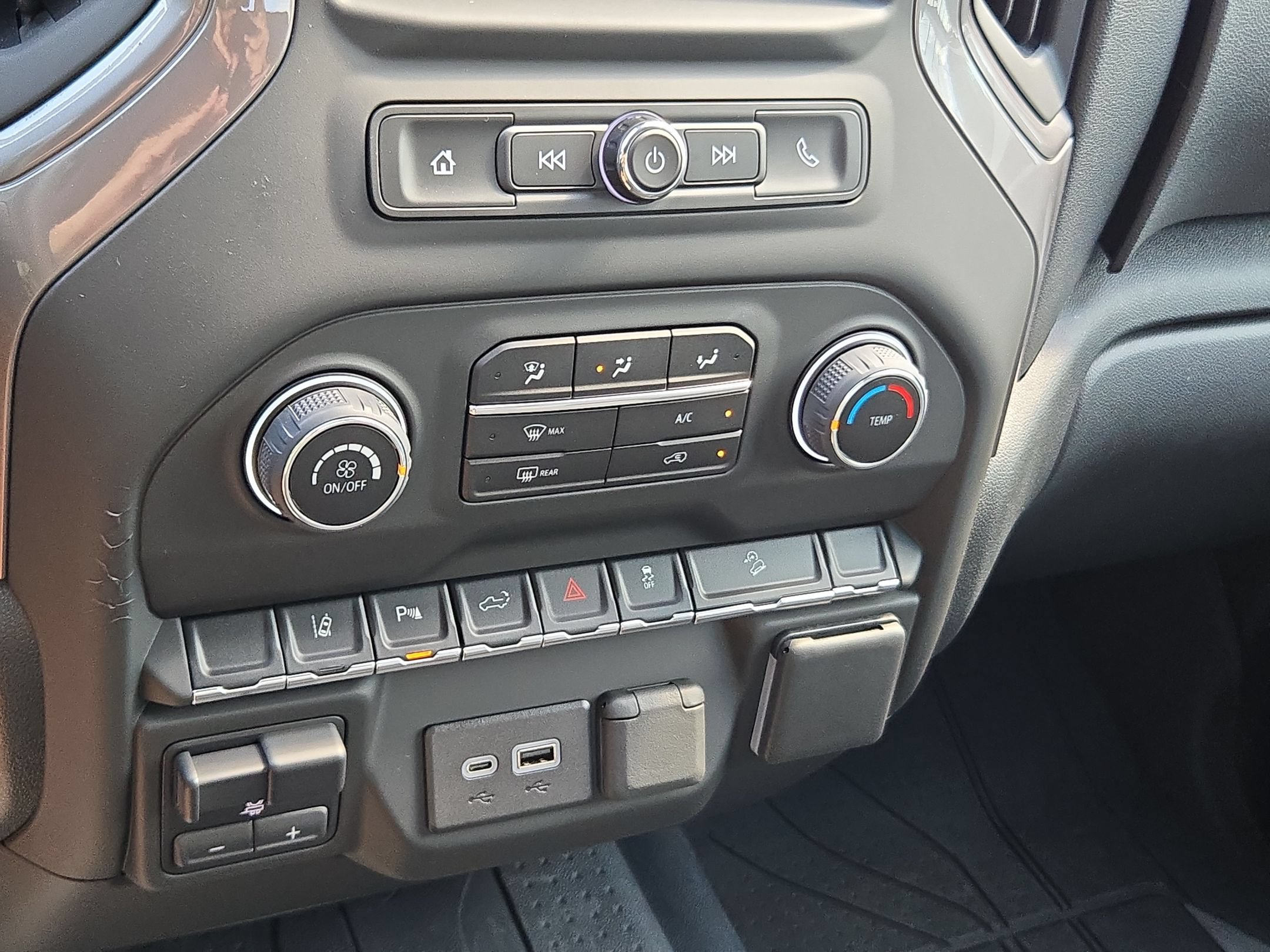 Certified 2024 Chevrolet Silverado 2500 Custom w/ Custom Value Package AWD/4WD image 17
