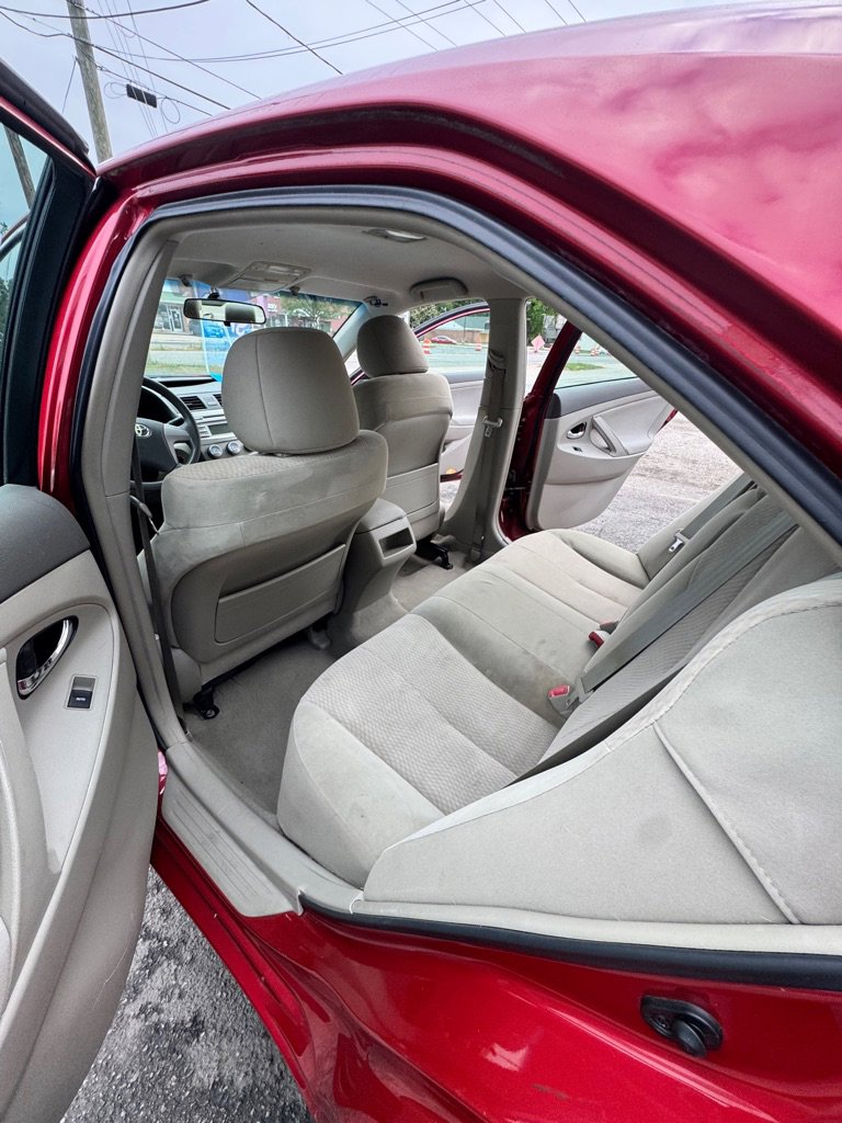 Used 2011 Toyota Camry LE FWD image 11