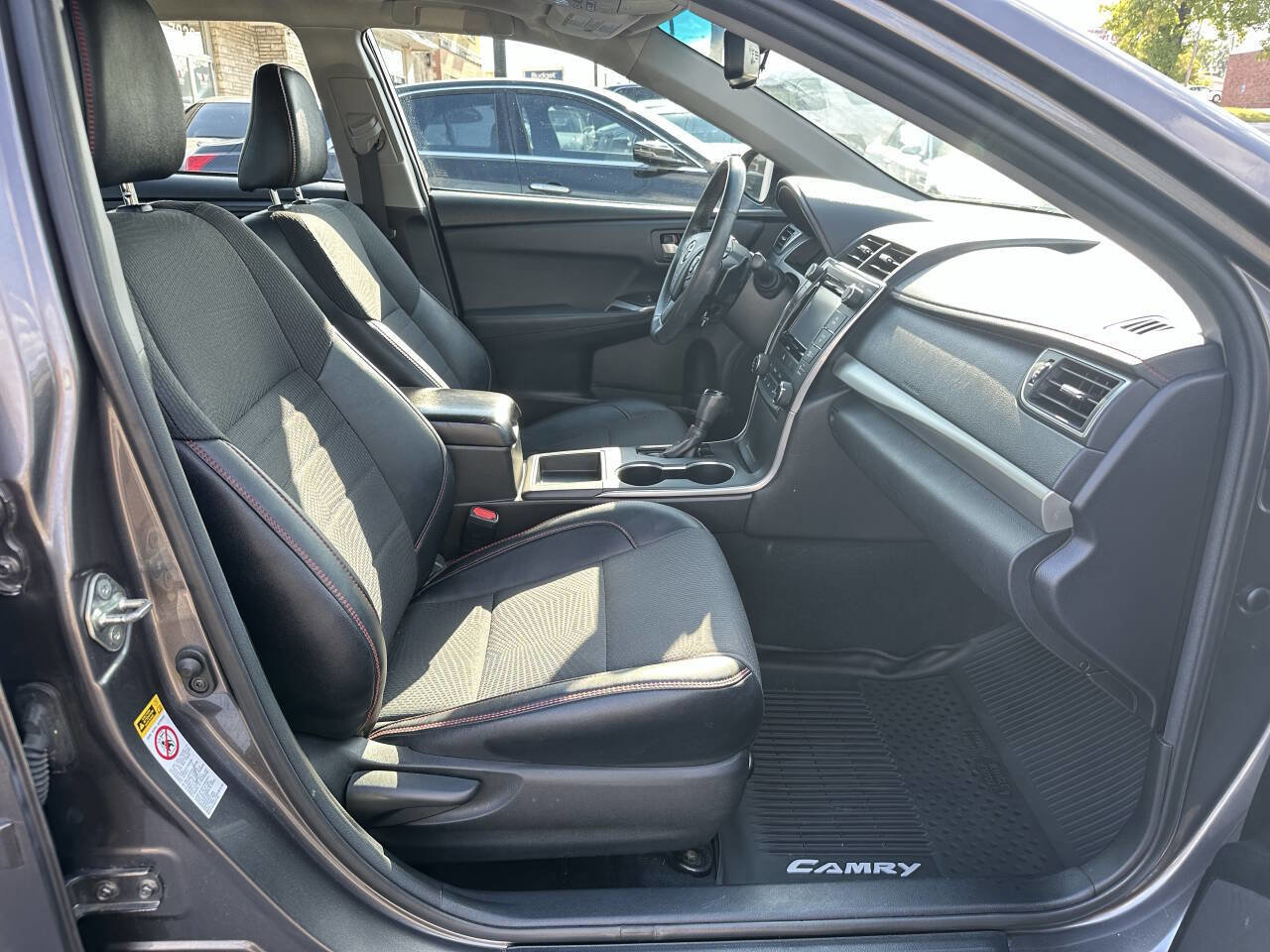 Used 2017 Toyota Camry SE image 9