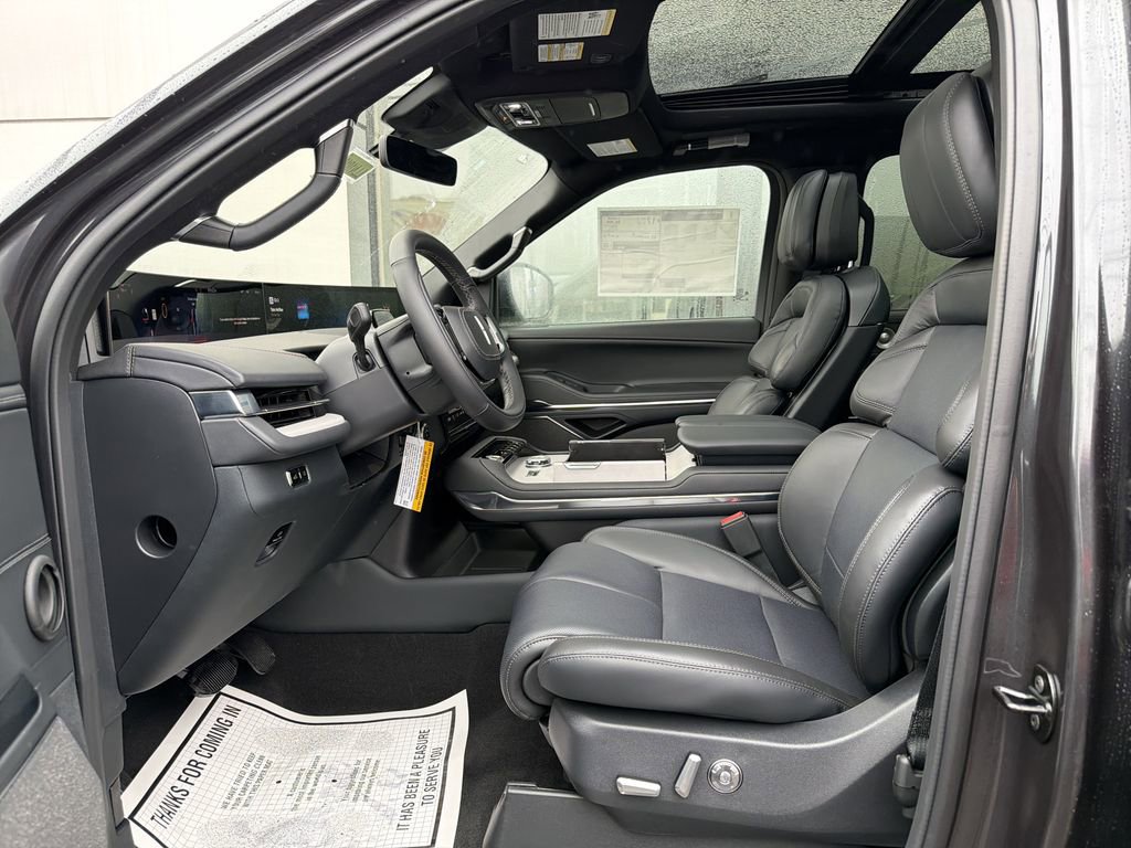 New 2025 Lincoln Navigator Reserve w/ Jet Appearance Package image 5