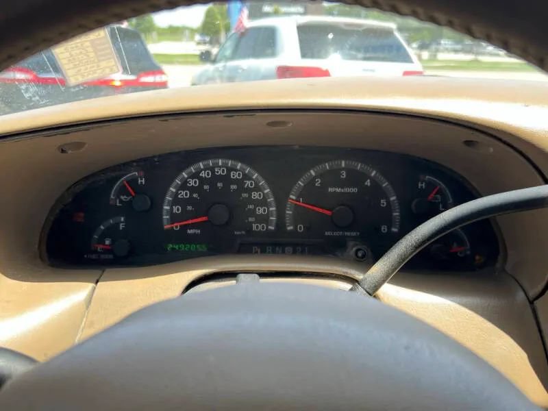 Used 2003 Ford F150 XLT RWD image 21