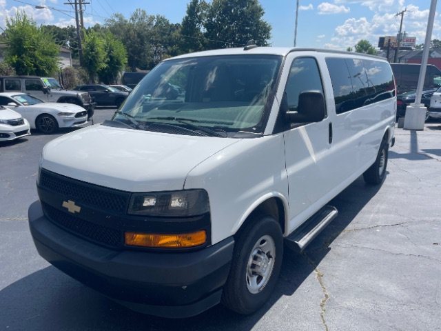Used 2022 Chevrolet Express 3500 LS RWD image 2