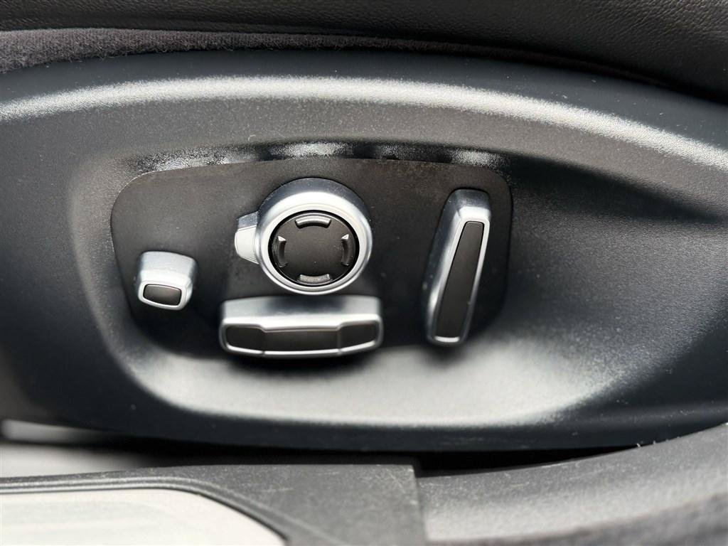 Used 2018 Jaguar XE S AWD/4WD image 43