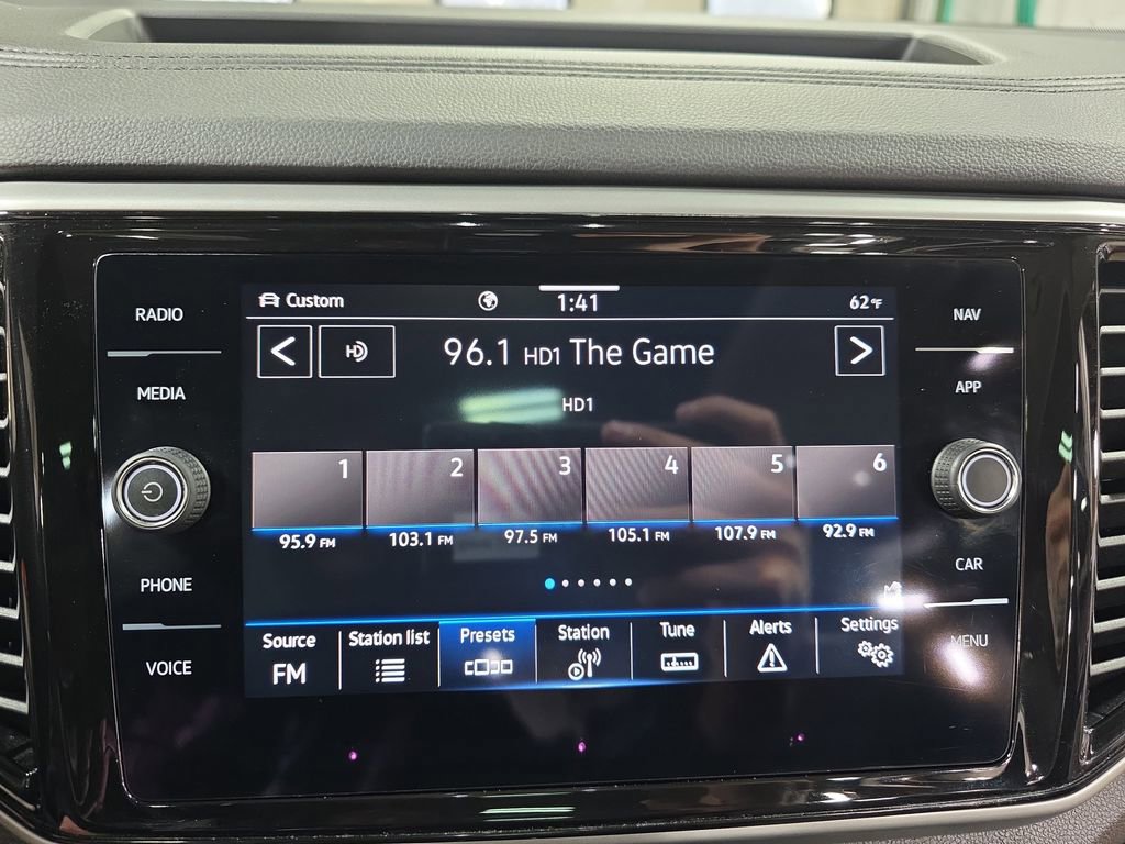 Used 2022 Volkswagen Atlas SEL Premium image 22