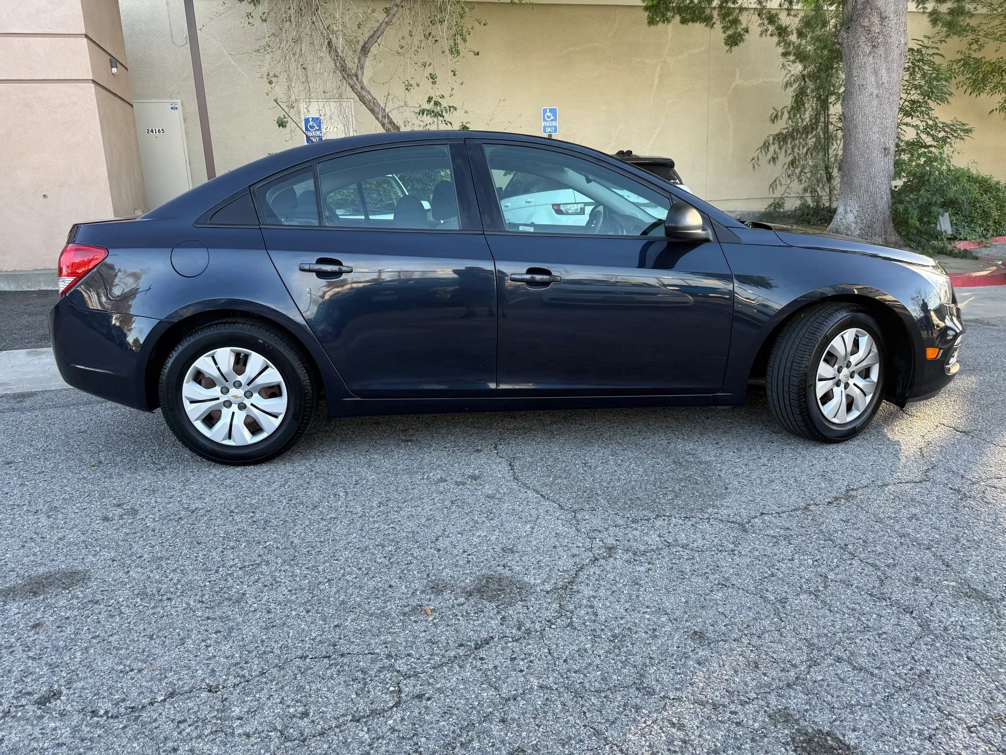 Used 2016 Chevrolet Cruze LS FWD image 2