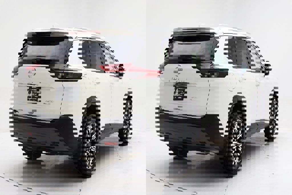 Used 2023 Nissan Rogue SV w/ SV Premium B Package image 8