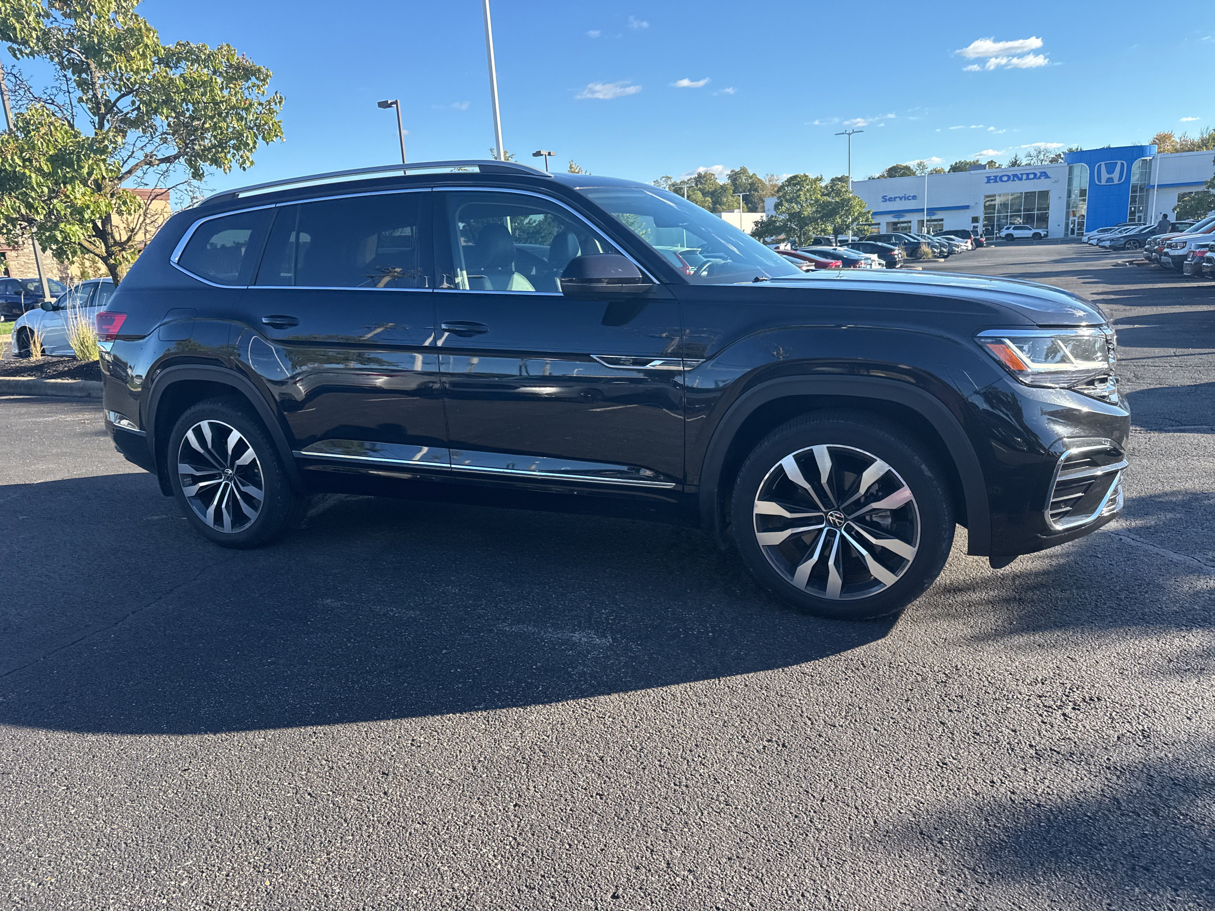 Used 2022 Volkswagen Atlas SEL Premium AWD/4WD image 28