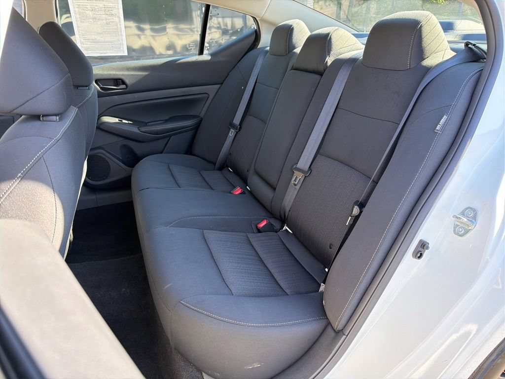 Used 2025 Nissan Altima 2.5 SV FWD image 21