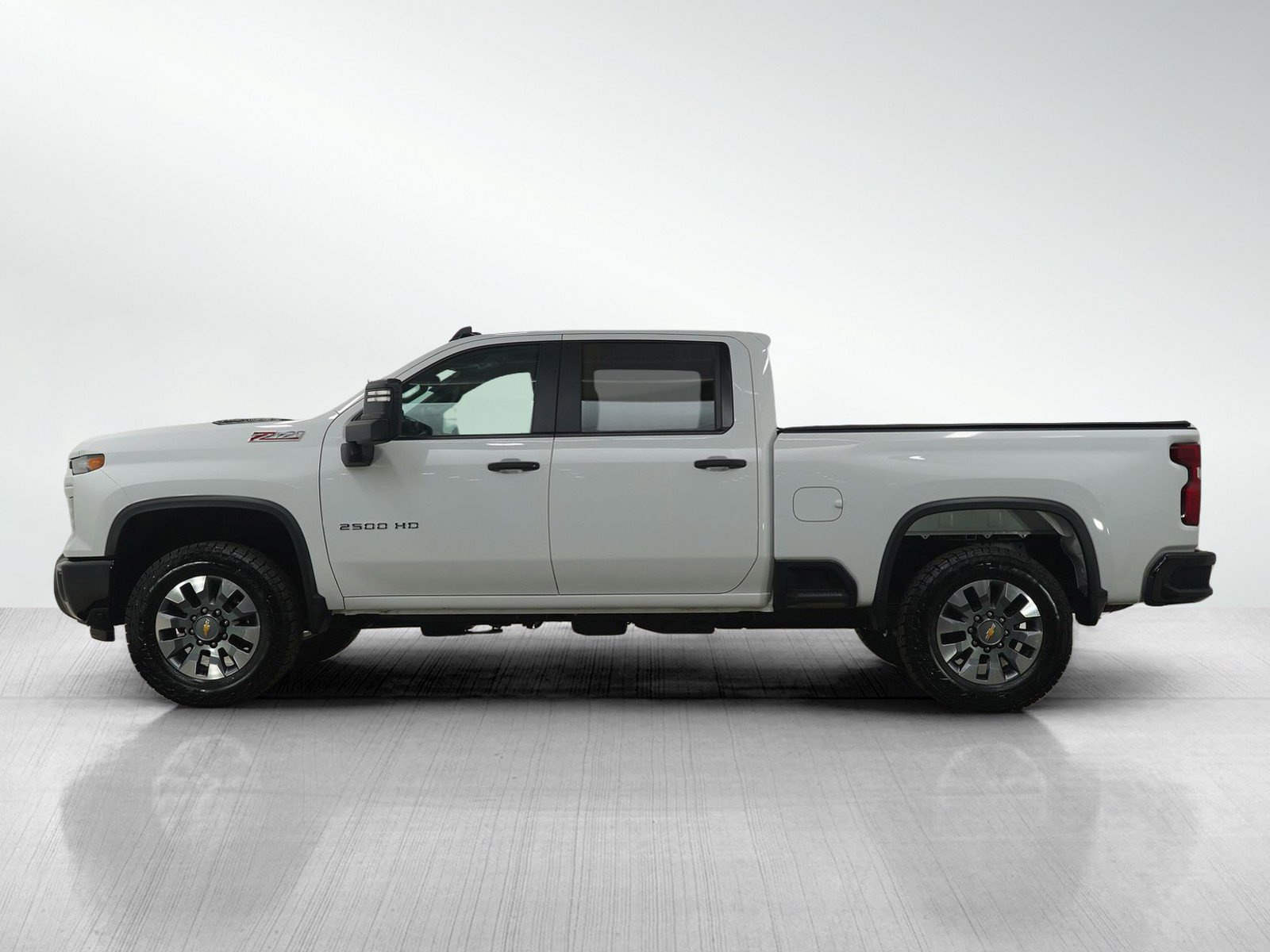 Used 2024 Chevrolet Silverado 2500 Custom w/ Custom Value Package image 3