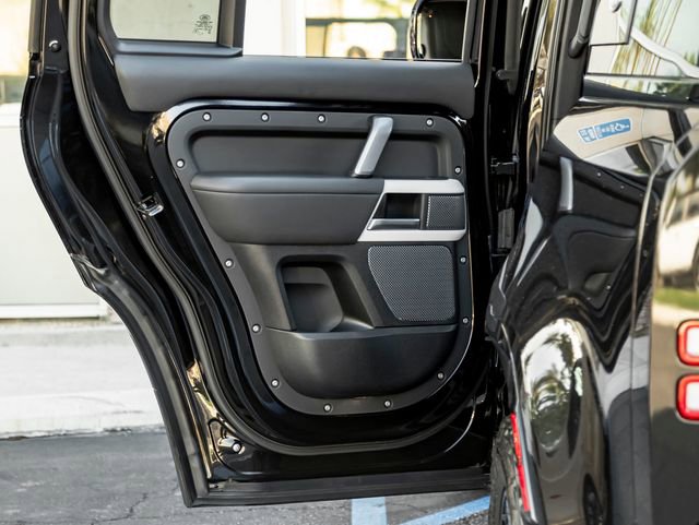 Used 2021 Land Rover Defender 110 X-Dynamic HSE AWD/4WD image 22