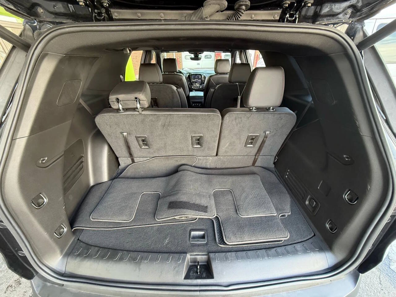 Used 2023 Chevrolet Traverse RS AWD/4WD image 16