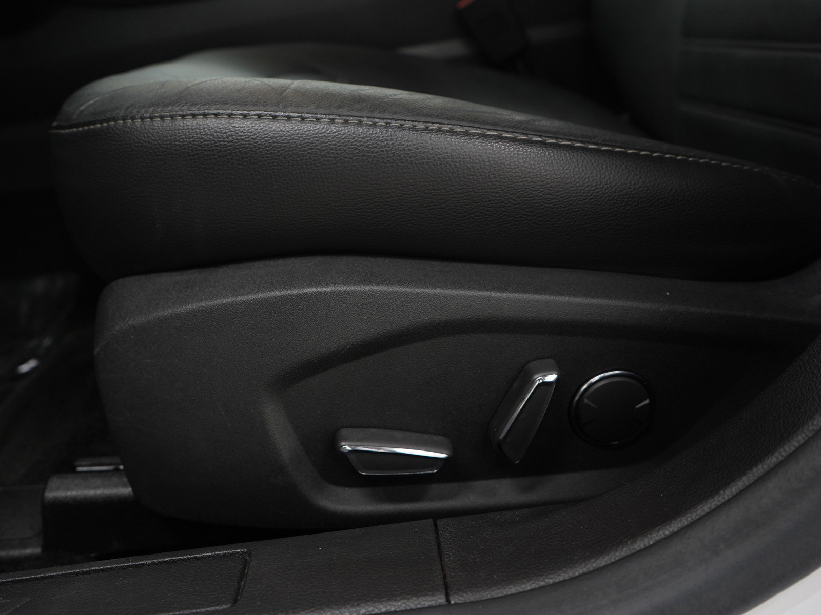 Used 2015 Ford Fusion SE w/ Equipment Group 202A image 22