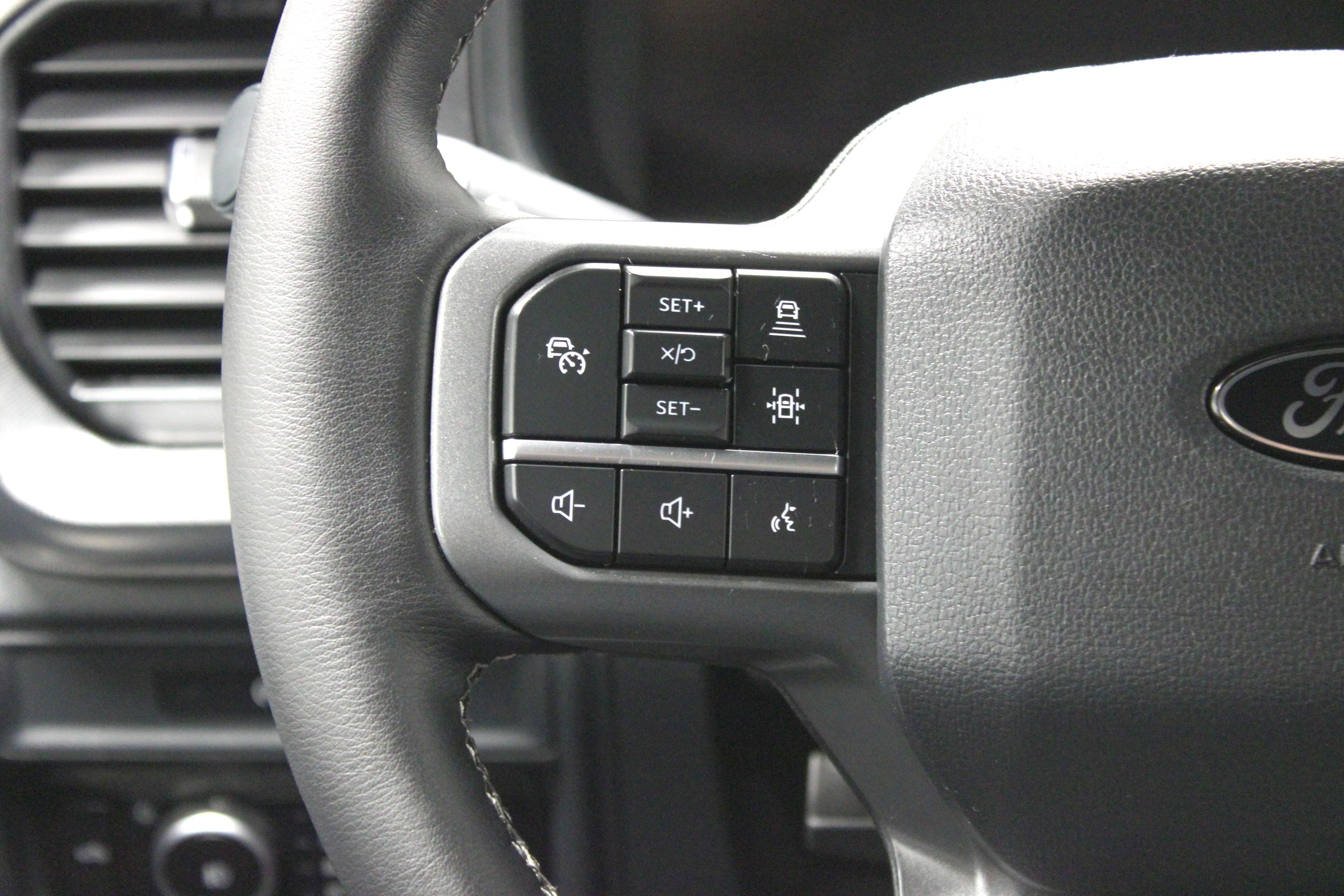 Used 2025 Ford F150 Lariat AWD/4WD image 24