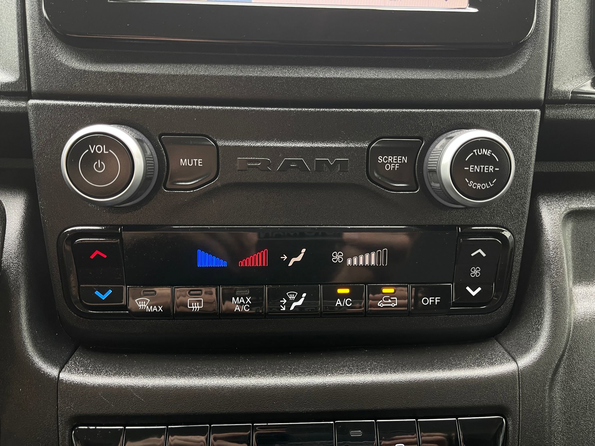 Used 2023 RAM ProMaster 3500 FWD image 21