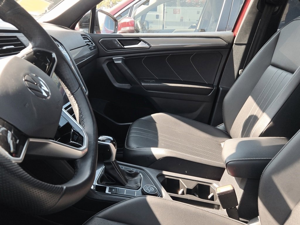 Used 2024 Volkswagen Tiguan SE R-Line image 16