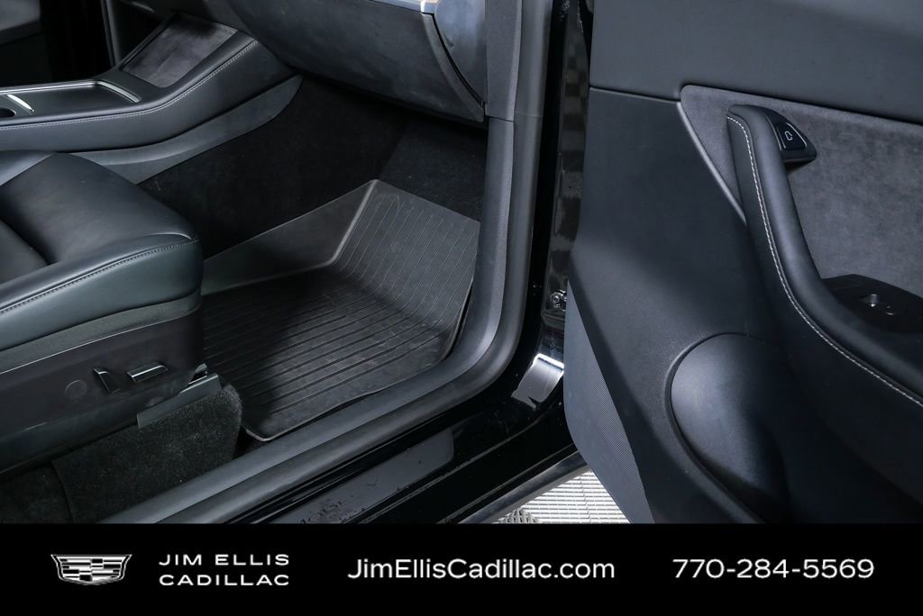 Used 2022 Tesla Model Y Long Range image 16