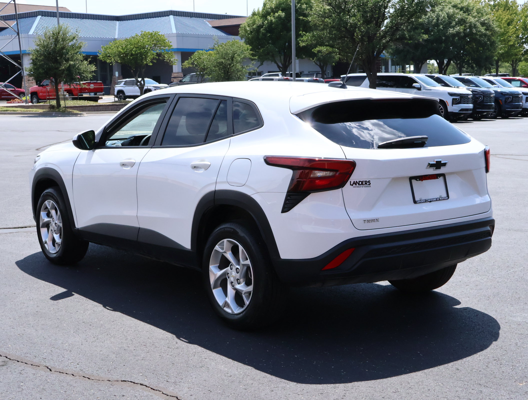 Used 2025 Chevrolet Trax LS w/ LS Convenience Package FWD image 7