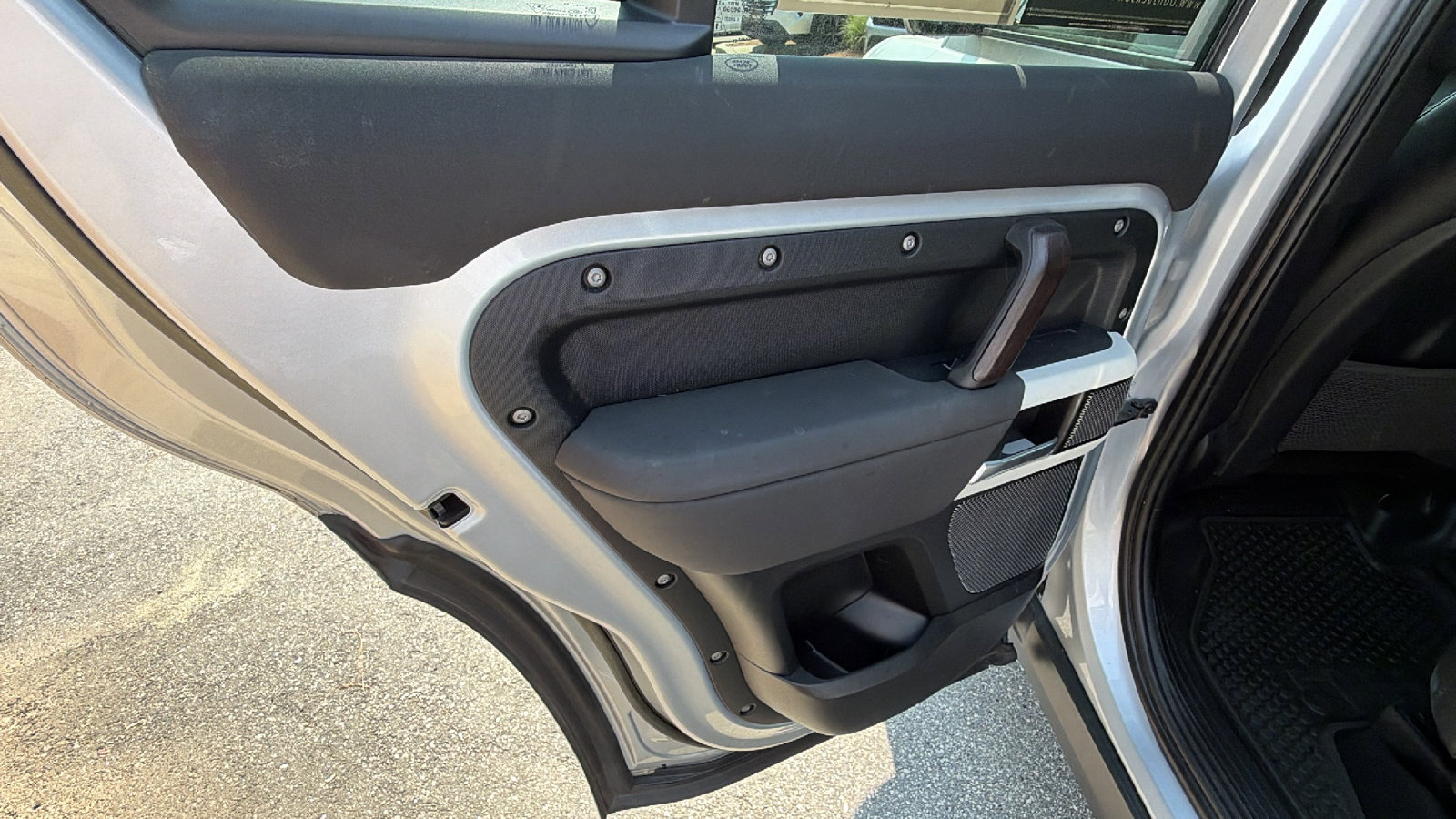 Used 2023 Land Rover Defender 110 X-Dynamic SE image 23