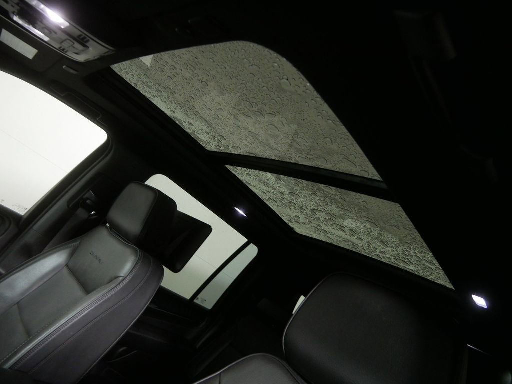 Used 2023 GMC Yukon XL Denali image 11