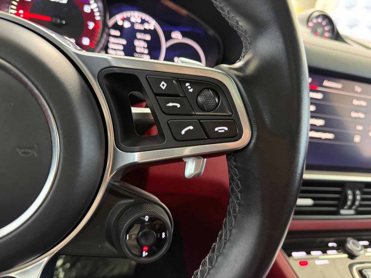 Used 2022 Porsche Cayenne GTS AWD/4WD image 31