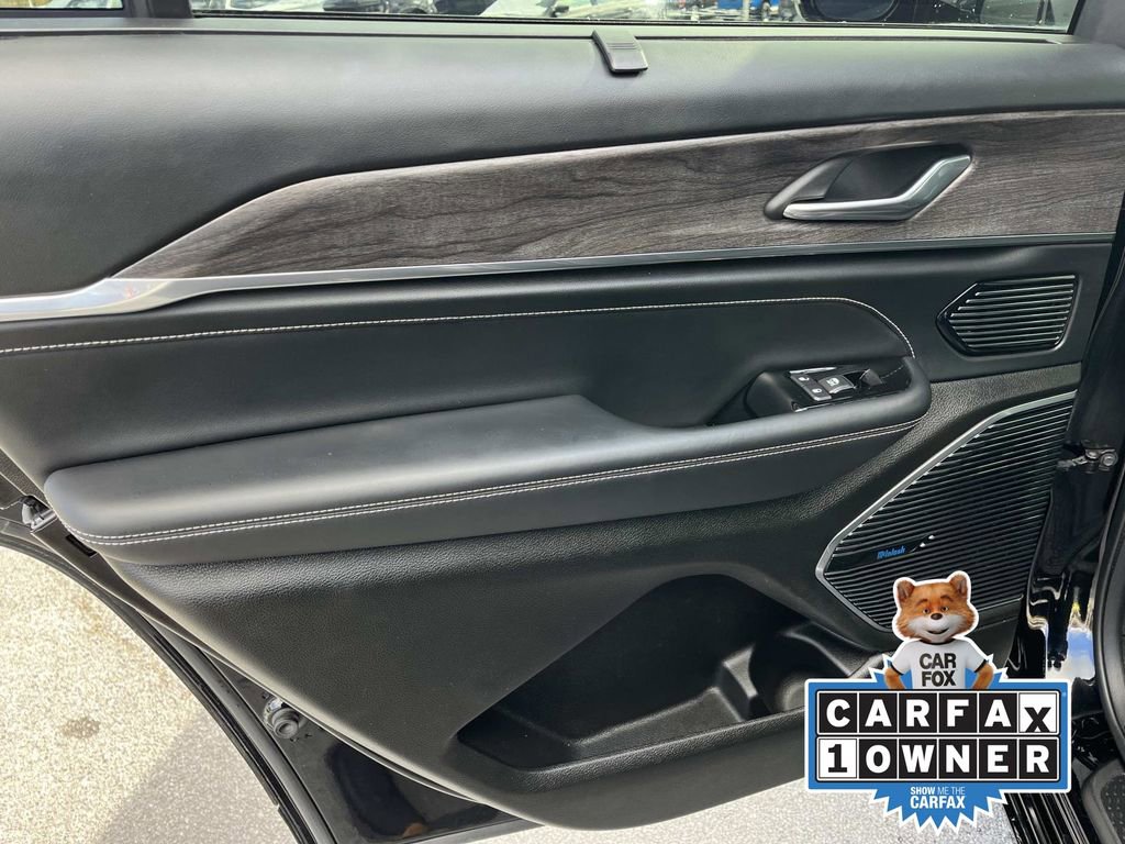 Used 2022 Jeep Grand Cherokee L Overland w/ Luxury Tech Group IV image 17