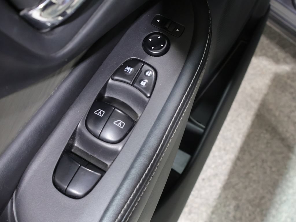 Used 2018 Nissan Murano SV AWD/4WD image 14