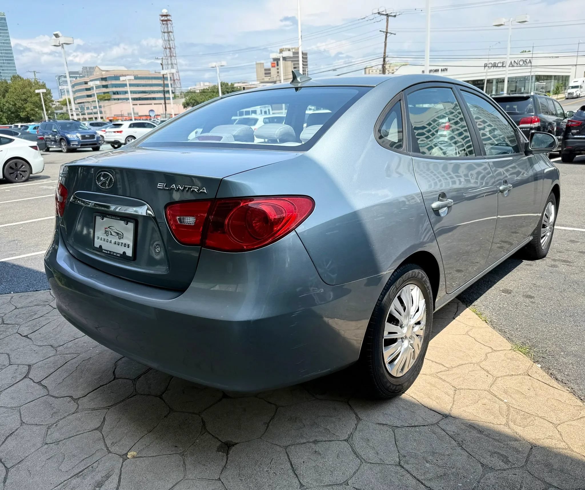 Used 2010 Hyundai Elantra GLS FWD image 7