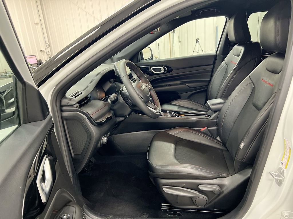 Used 2025 Jeep Compass Trailhawk AWD/4WD image 19