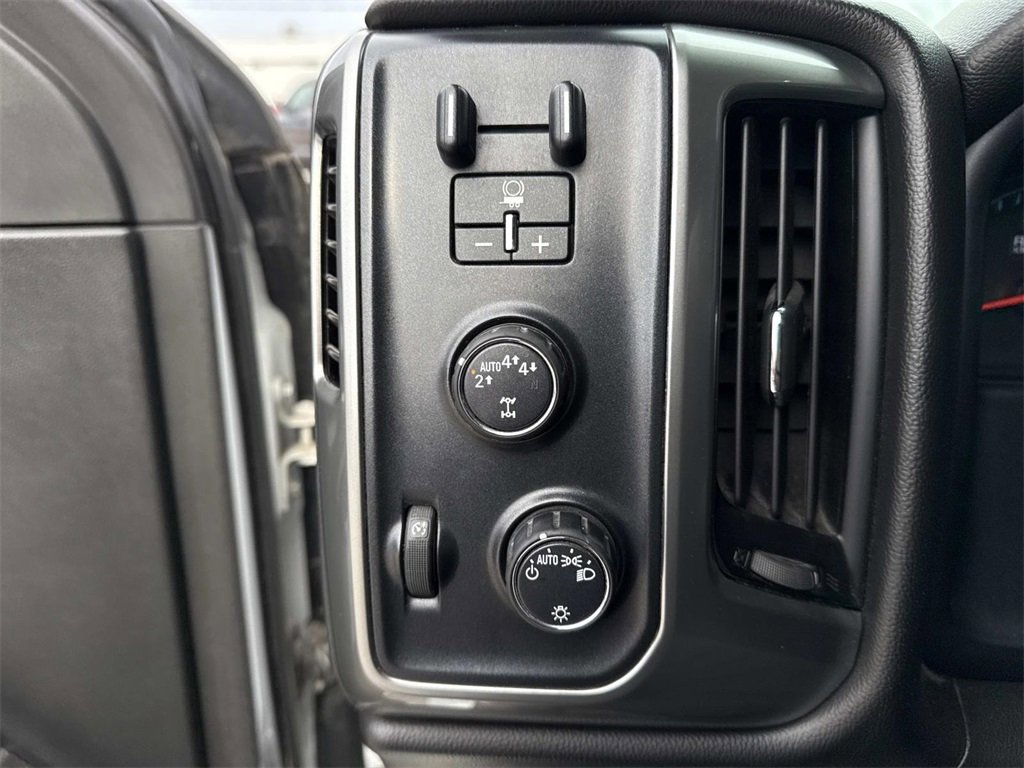 Used 2018 Chevrolet Silverado 1500 LT image 11