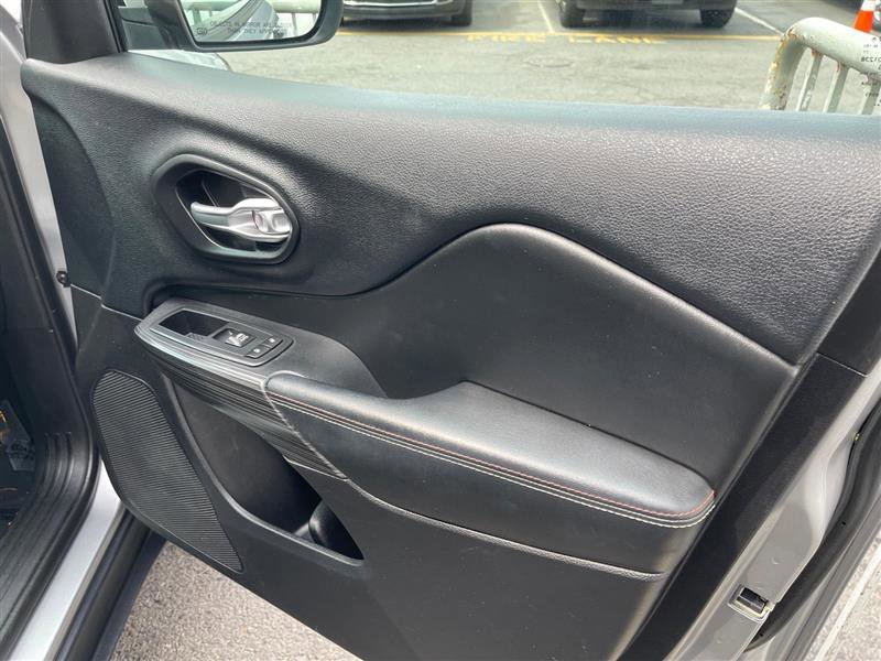 Used 2016 Jeep Cherokee 75th Anniversary image 37
