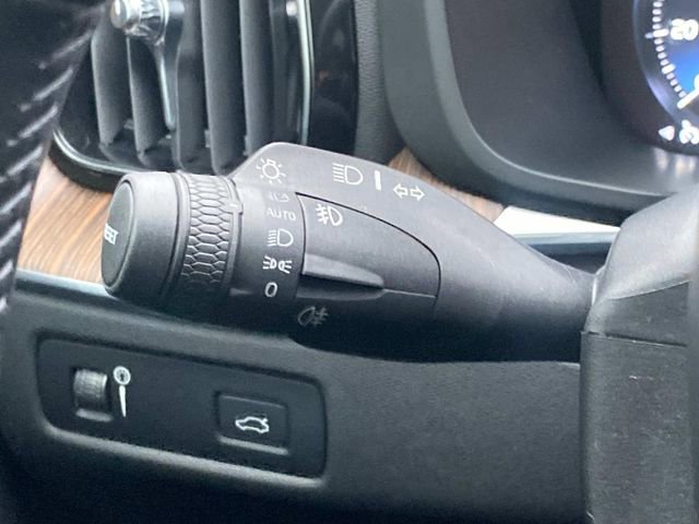 Used 2021 Volvo XC60 T5 Momentum w/ Protection Package Premier image 22