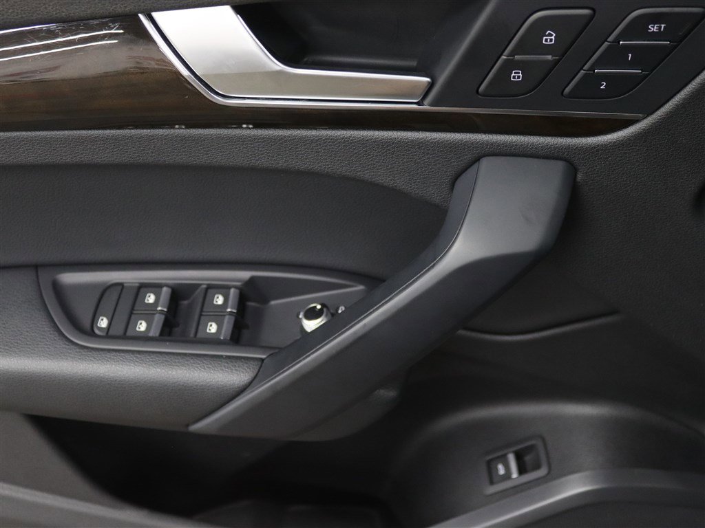 Used 2018 Audi Q5 2.0T Premium Plus w/ Premium Plus Package image 31